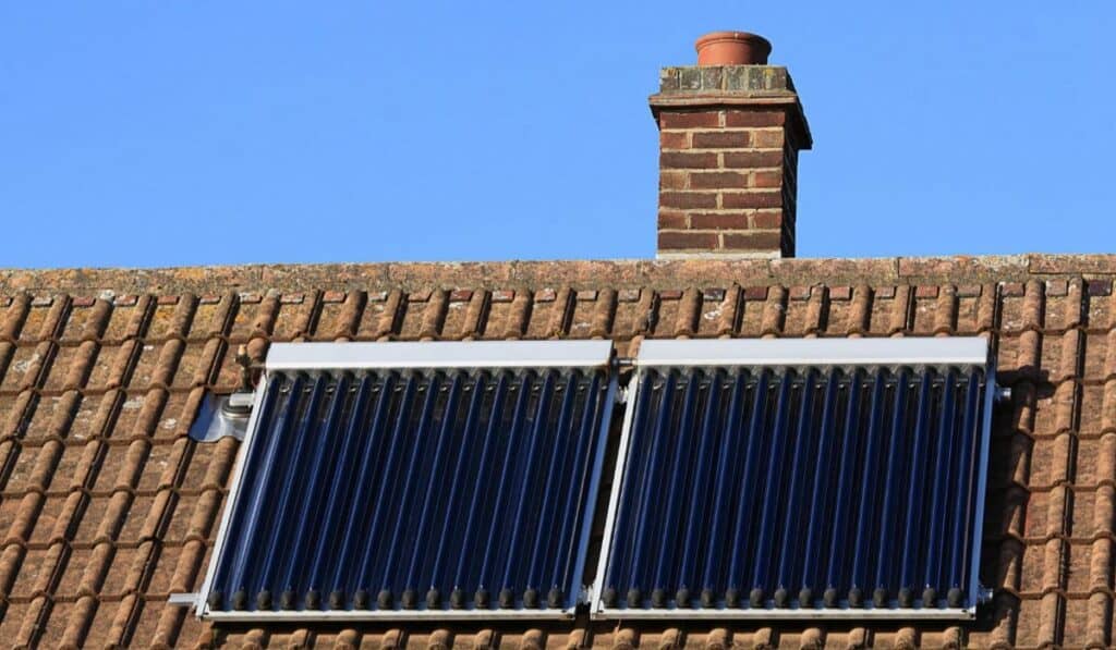 Zonneboiler: Alles Wat Je Moet Weten Over Kosten, Aanschaf en Nadelen